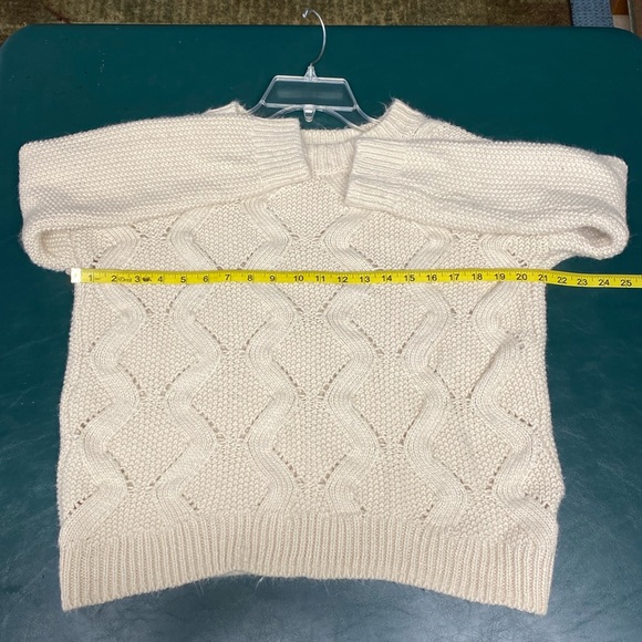 H&M Cream Color Sweater Womens Size S Pit2pit=21” Shoulder2hem=22” - Picture 7 of 8